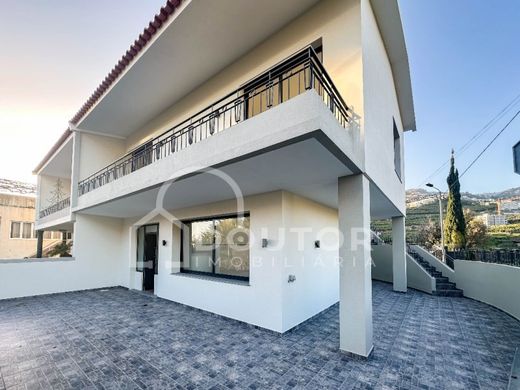 Villa Plurifamiliare a Câmara de Lobos, Madeira
