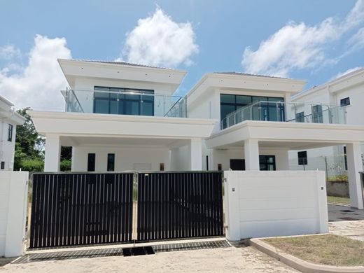 Villa multifamiliale à Kampong Sengkurong