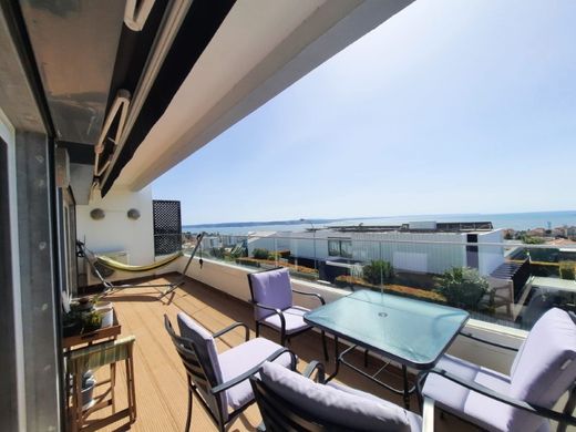 Apartment / Etagenwohnung in Oeiras, Lissabon