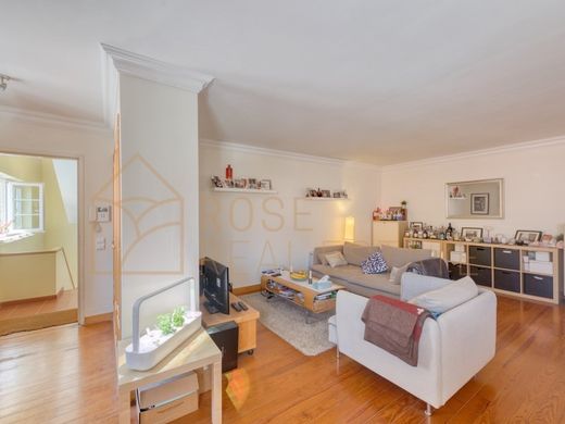 Apartment / Etagenwohnung in Cascais, Lissabon