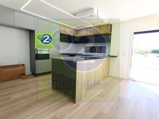 Luksusowy dom w Charneca de Caparica, Almada