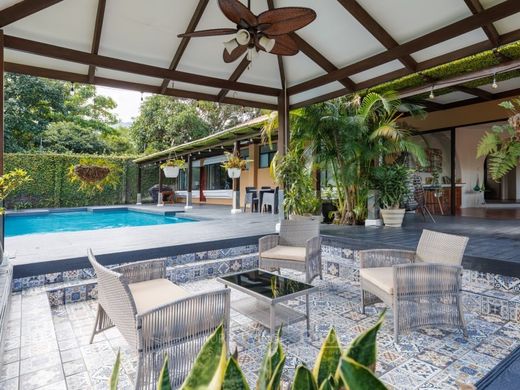 Luxury home in Santa Ana, Provincia de San José