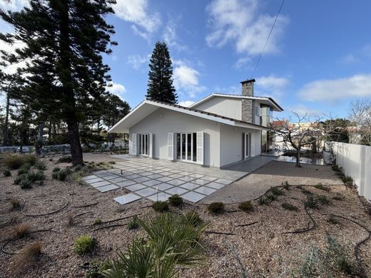 Detached House in Charneca de Caparica, Almada