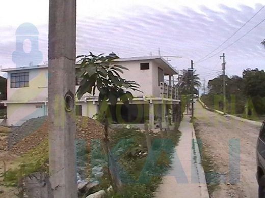 Terreno en Tuxpan, Estado de Michoacán de Ocampo