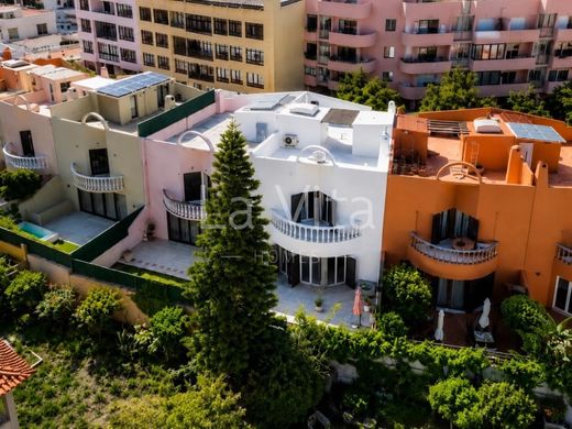 Villa Plurifamiliare a Cascais, Lisbona