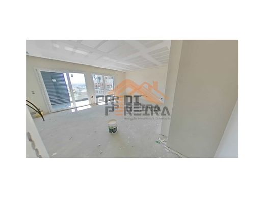 Apartment / Etagenwohnung in Loures, Lissabon