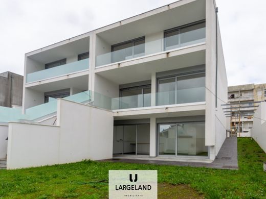 Luxus-Haus in Santa Maria da Feira, Distrito de Aveiro