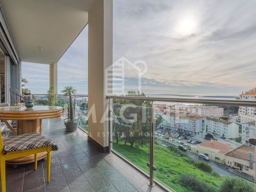 Apartment / Etagenwohnung in Setúbal, Distrito de Setúbal