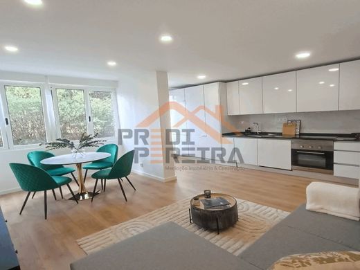 Apartment / Etagenwohnung in Benfica, Lisbon