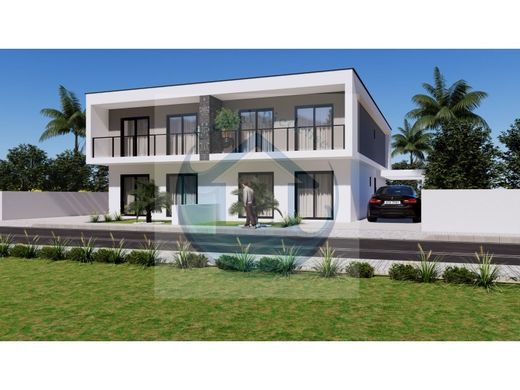 Смежная Вилла, Seixal, Distrito de Setúbal