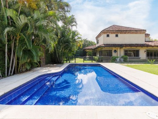 Luxury home in Santa Ana, Provincia de San José