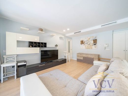 Apartment / Etagenwohnung in Alicante, Provinz Valencia