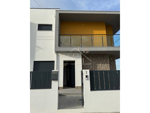 ‏וילה רב-משפחתית ב  Seixal, Distrito de Setúbal