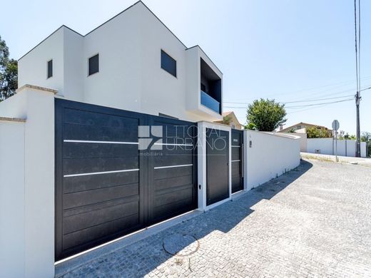 단독 저택 / Santa Maria da Feira, Distrito de Aveiro