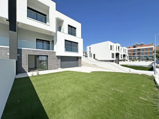 Semidetached House in Seixal, Distrito de Setúbal