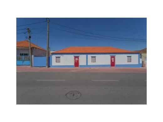 Luxury home in Charneca de Caparica, Almada
