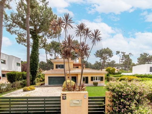 Luxury home in Aroeira, Almada