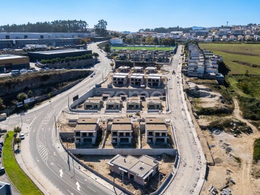 Элитный дом, Lousada, Distrito do Porto