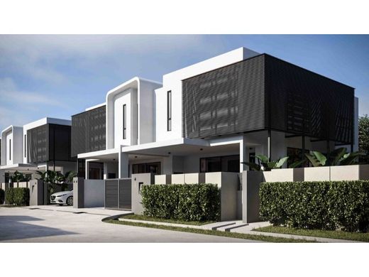 Twee-onder-een-kapwoning in Kampong Sengkurong