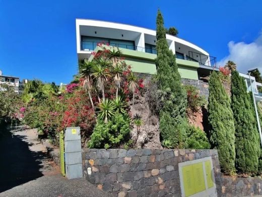 Luxury home in Santa Cruz, Madeira