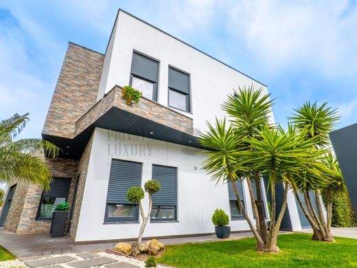 Luksusowy dom w Charneca de Caparica, Almada