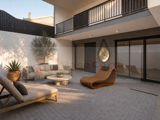 Смежная Вилла, Loures, Distrito de Lisboa