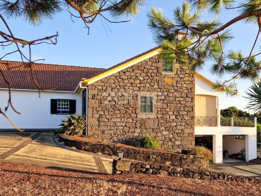 Luxury home in Madalena, Azores