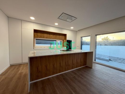 Vrijstaand huis in Seixal, Distrito de Setúbal