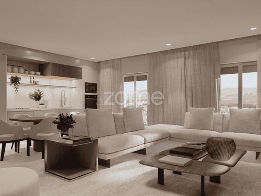 Apartment / Etagenwohnung in Cascais, Lissabon