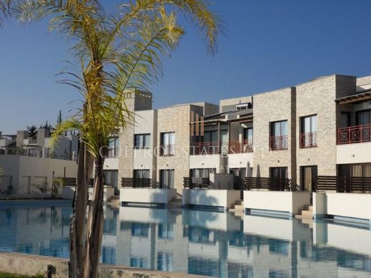 Mehrfamilienhaus in Mouttagiáka, Limassol District