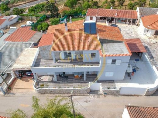 Einfamilienhaus in Silves, Distrito de Faro