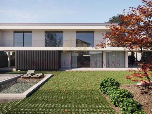 ヴィラ・ノヴァ・デ・ガイア
, Vila Nova de Gaiaの高級住宅