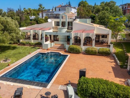 ﻓﻴﻼ ﻓﻲ لولي, Loulé