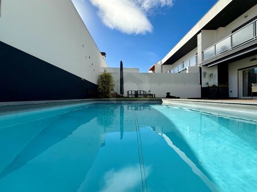 ‏וילה רב-משפחתית ב  Setúbal, Distrito de Setúbal