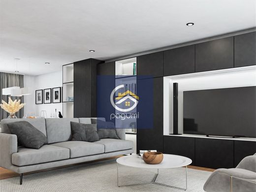 ヴィラ・ノヴァ・デ・ガイア
, Vila Nova de Gaiaのマルチファミリーヴィラ