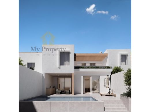 Twee-onder-een-kapwoning in Loulé, Distrito de Faro