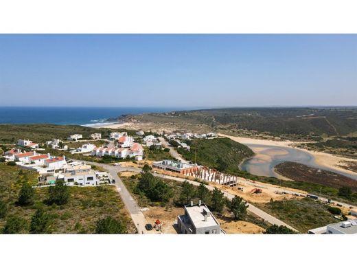 Apartment / Etagenwohnung in Aljezur, Distrito de Faro