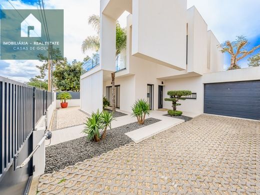 Casa Independente - Aroeira, Almada