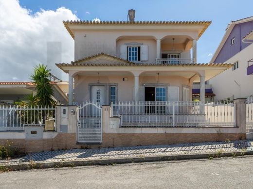 Apartment in Charneca de Caparica, Almada