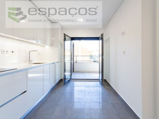 Apartment / Etagenwohnung in Vila Franca de Xira, Lissabon