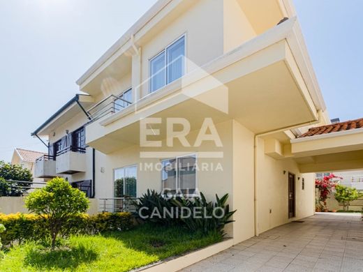 Mehrfamilienhaus in Vila Nova de Gaia, Distrito do Porto