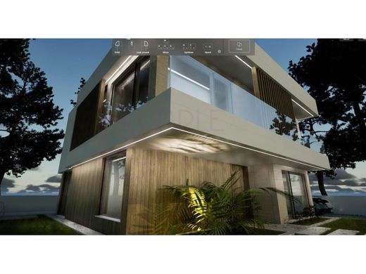 Luxury home in Aroeira, Almada