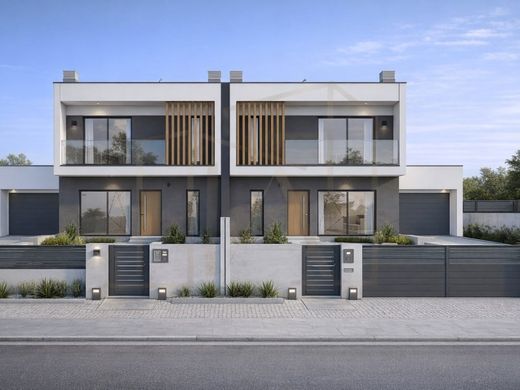 Συγκρότημα ανεξάρτητων κατοικιών σε Seixal, Distrito de Setúbal