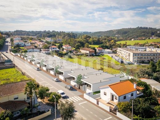 Συγκρότημα ανεξάρτητων κατοικιών σε Vila Nova de Famalicão, Distrito de Braga