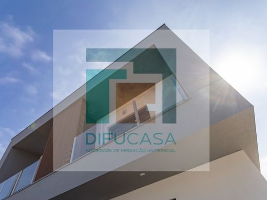 Twee-onder-een-kapwoning in Seixal, Distrito de Setúbal