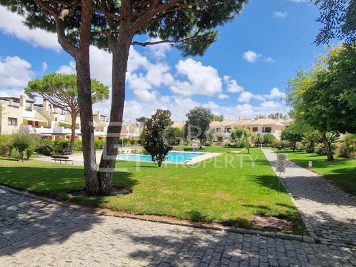 Mehrfamilienhaus in Loulé, Distrito de Faro