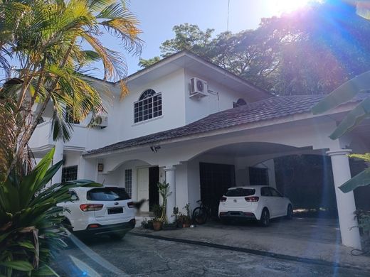 Maison individuelle à Kampong Berakas, Daerah Brunei dan Muara