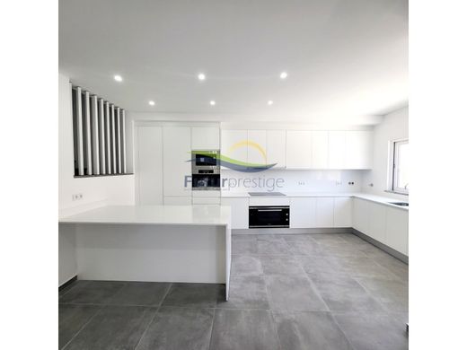 ‏וילה רב-משפחתית ב  לולה, Loulé