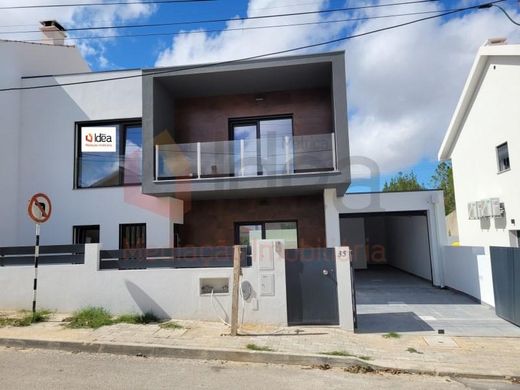 Mehrfamilienhaus in Seixal, Distrito de Setúbal
