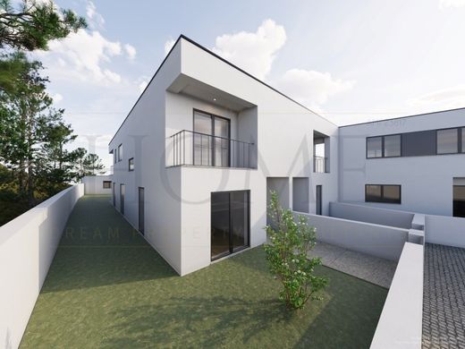 Элитный дом, Santa Maria da Feira, Distrito de Aveiro